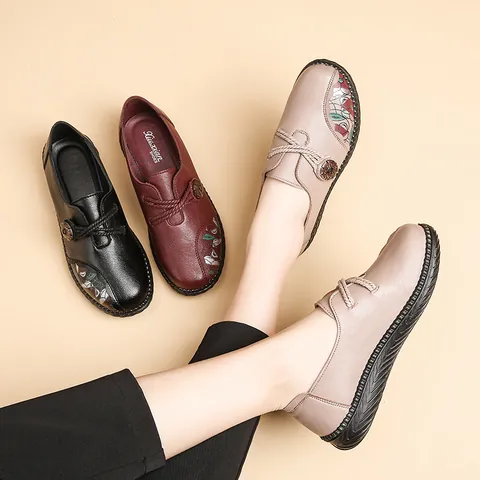 Women's First Layer Cowhide Comfort Shoes Mother Floral Soft Sole Flat Walking Shoes Anti-Slip Lightweight Casual Loafers