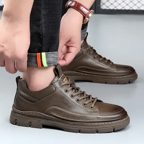 Chaussures Décontractées en Cuir de Vachette pour Hommes Style Britannique Semelle Souple Sneakers Rehaussées Lacets Chaussures à la Mode pour Bureau Marche Quotidienne