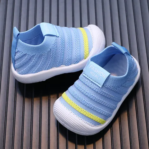Baby Kleinkind Flyknit Lauflernschuhe Atmungsaktives Mesh Weiche Sohle Säuglings-Sneaker Lässige Gestreifte Schuhe Für Jungen Mädchen
