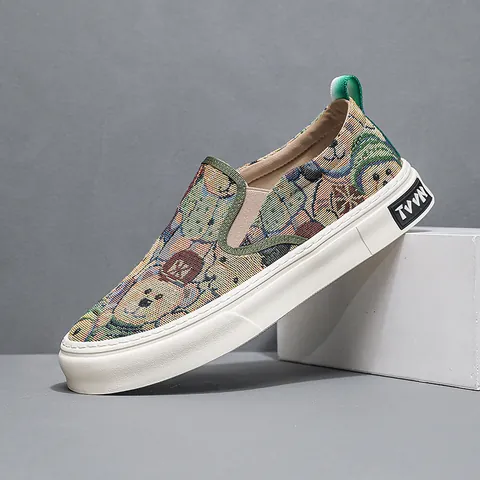 Men Slip-on Canvas Loafers Fashion Cartoon Bear Pattern Casual Flat Rubber Sole Sneakers All-match Trendy Spring Shoes