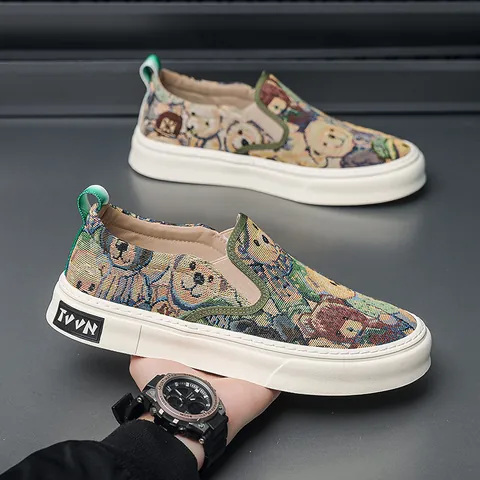 Men Slip-on Canvas Loafers Fashion Cartoon Bear Pattern Casual Flat Rubber Sole Sneakers All-match Trendy Spring Shoes