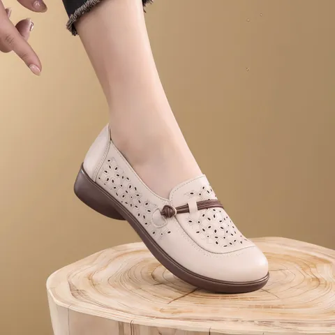 Summer Hollow Out Flat Shoes For Middle Aged And Elderly Women Breathable Non Slip Casual Soft Soled Mothers Shoes Lightweight Microfiber Round Toe Walking Sandals