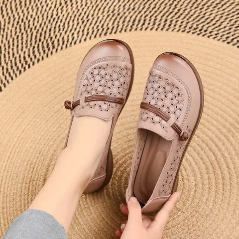 Summer Hollow Out Flat Shoes For Middle Aged And Elderly Women Breathable Non Slip Casual Soft Soled Mothers Shoes Lightweight Microfiber Round Toe Walking Sandals