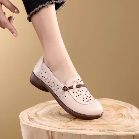 Women Comfort Hollow Out Mother Shoes Soft Sole Non-Slip Breathable Flat Loafers Middle-Aged Elderly Casual Summer Shoes