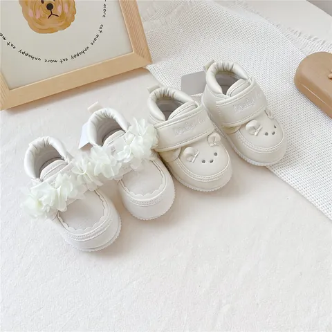 Japanischer Stil Baby Lauflernschuhe Weiche Sohle Kleinkindschuhe Niedlicher Bär PU Leder Blumen Stoffschuhe Rutschfeste Baby Schuhe