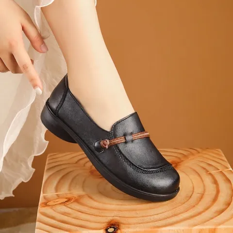 Women's Microfiber Leather Slip-on Shoes Breathable Soft Flat Casual Mother Shoes Lightweight Non-Slip Round Toe Flats