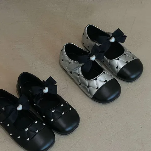 Chaussures Mary Jane pour Filles Style Chanel Matelassé Coeur Princesse Chaussures Plates Nœud Perle Doux Enfants Chaussures en Cuir
