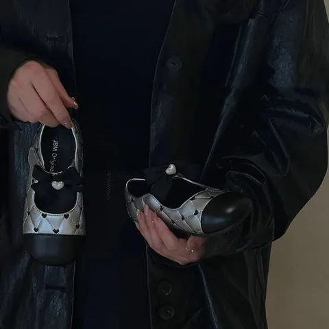 Chaussures Mary Jane pour Filles Style Chanel Matelassé Coeur Princesse Chaussures Plates Nœud Perle Doux Enfants Chaussures en Cuir