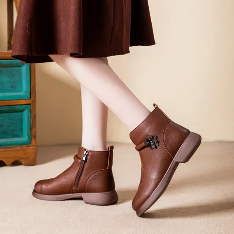 Women's Middle-Aged Mother Winter Boots Microfiber Leather Plush Lined Warm Ankle Boots Non-Slip Flower Decor Side Zipper Casual Shoes