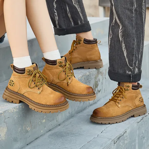 Bottes de Travail Unisexes en Cuir de Porc Velours Style Britannique Classiques Jaunes Martin Boots Imperméables Semelle Épaisse Chaussures Décontractées