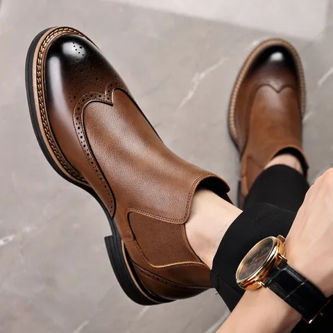 Herren Chelsea Boots Zweischichtiges Rindsleder Brogue Spitze Zehenkappe Wingtip Nähte Slipper Elastisch Lässig Mode Stiefel