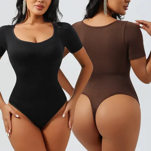 Dames Naadloze Bodysuit Met Vierkante Hals Korte Mouw Taille Controle Shapewear String Stijl Elastische Basis Top