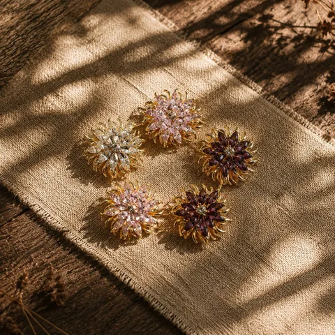 Fashion Alloy Rhinestone Flower Brooch Pin For Women Small Snowflake Apparel Accessories Elegant Jewelry Gift