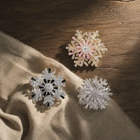 Rotating Snowflake Brooch Elegant Alloy Rhinestone Crystal Pin For Women Wedding Party Luxury Winter Suit Dress Accessory