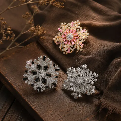 Rotating Snowflake Brooch Elegant Alloy Rhinestone Crystal Pin For Women Wedding Party Luxury Winter Suit Dress Accessory