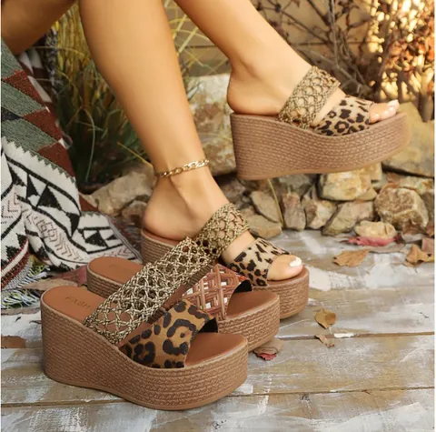 Sandales à Talon Compensé Imprimé Léopard pour Femmes Mules à Plateforme d'Été Bride Tissée Ajourée Bout Ouvert Mode Chaussons de Plage Décontractés Plus