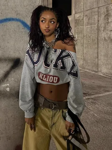 Dames Blote Schouder Lange Mouw Crop Top Letter Print Lucky Grafisch Polyester Streetwear T-Shirt Herfst Mode Casual Tee