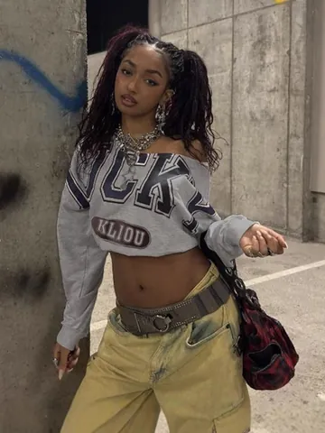 Dames Blote Schouder Lange Mouw Crop Top Letter Print Lucky Grafisch Polyester Streetwear T-Shirt Herfst Mode Casual Tee