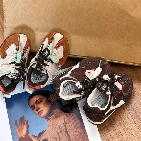 Chaussures de Marche à Semelle Souple pour Tout-petits en Cuir Microfibre Baskets Rétro Color Block pour Garçons et Filles