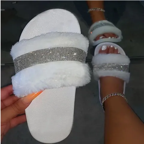 Women Fashion Rhinestone Faux Fur Slippers Bling Fuzzy Slides Soft Comfort Single Strap Home Sandals For Outdoor Indoor Wear