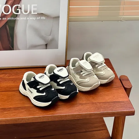 Baskets pour Enfants en Cuir Microfibre Semelle Souple Chaussures de Marche Tout-Petits Décontractées Design Patchwork Fermeture Auto-Agrippante