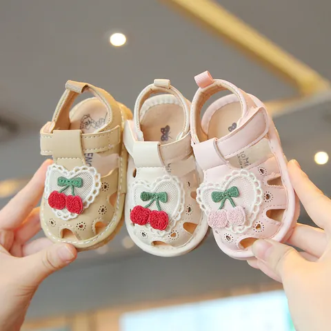 Sandalias Chirriantes para Bebés Niñas Verano 0-2 Años Punta Cerrada Zapatos de Primeros Pasos Suela Blanda Princesa Bordado Cereza Corazón Encaje Sandalias