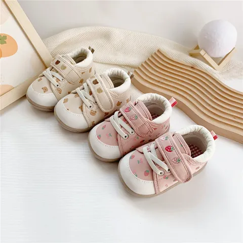Cartoon Bär Erdbeere Baby Lauflernschuhe Segeltuch Weiche Sohle Klettverschluss Rutschfeste Sneakers Für Kleinkinder Frühling Herbst