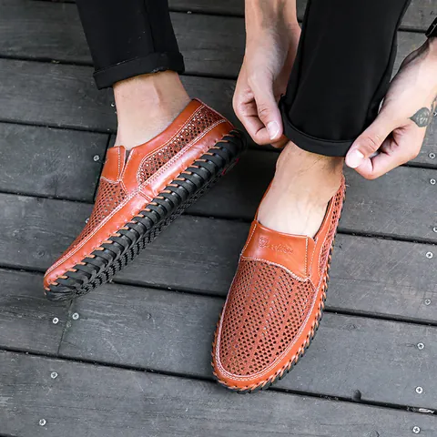 Heren Zomer Uitgeholde Ademende Leren Sandalen Zakelijk Casual Slip On Schoenen Rubberen Zool Koeienhuid Stiksel Sandalen