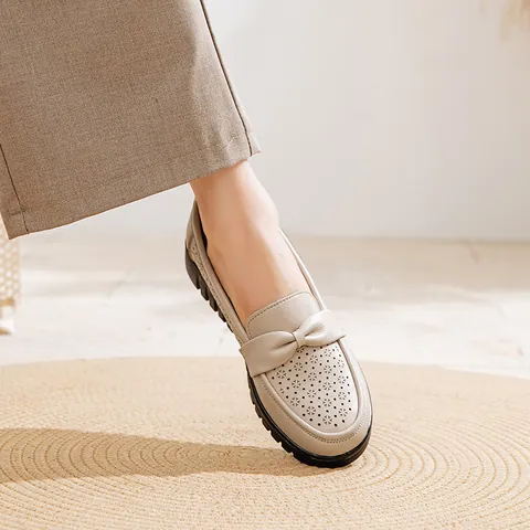 Comfort Microfiber Leather Mom Shoes Breathable Hollow-out Bowknot Casual Flat Sandals For Middle-aged Women Non-slip Loafers