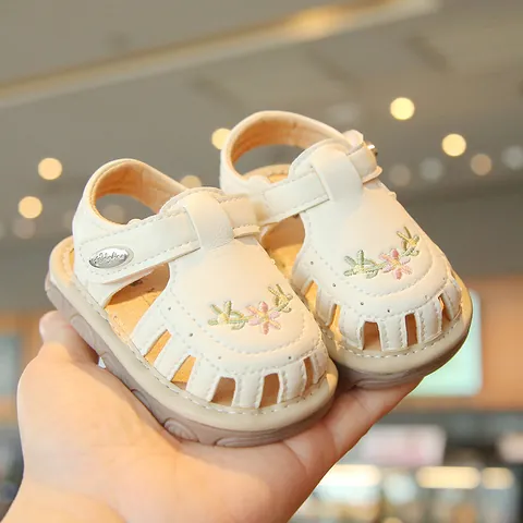 Baby Girls Summer Squeaky Sandals Hollow Out Breathable Floral Embroidery Soft Sole First Walker Toddler Princess Shoes