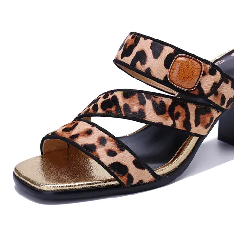 Dames Luipaardprint Paardenhaar Sandalen met Hak Vierkante Neus Laser Gesneden Blokhak Bruine Gesp Mules Mode Schoenen
