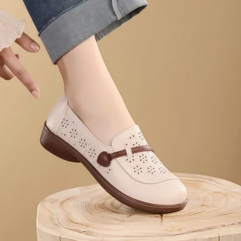 Women Retro Ethnic Hollow Out Loafers Soft Sole Lightweight Breathable Flat Shoes For Middle Aged Mother Casual Walking Shoes