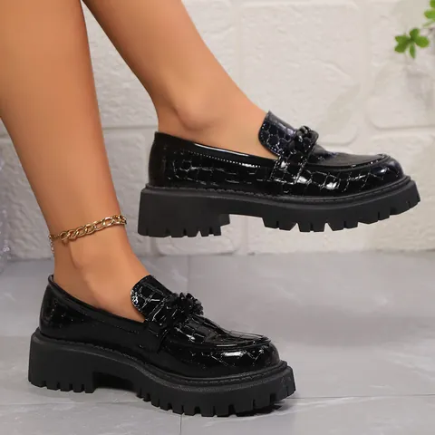 Mocassins pour Femmes Style Britannique Motif Crocodile Semelle Épaisse Cuir Verni Noir Décoration Chaîne Bout Rond