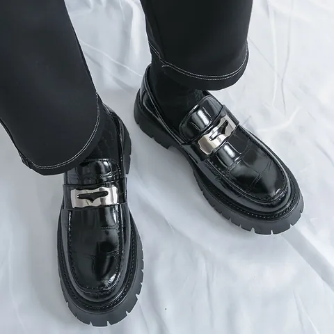 Chaussures en Cuir à Semelle Épaisse avec Gaufrage Crocodile pour Hommes Mocassins Business Décontractés avec Boucle en Métal Chaussures de Cérémonie de Mariage Bureau