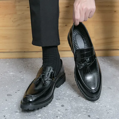 Mocassins à Glands Style Britannique pour Hommes en Cuir Synthétique Gaufré Crocodile Chaussures Décontractées Semelle Épaisse