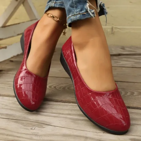 Women Large Size Loafers Pointed Toe Flats Crocodile Pattern PU Leather Shoes Shallow Mouth Casual Soft Sole Slip-on Loafers