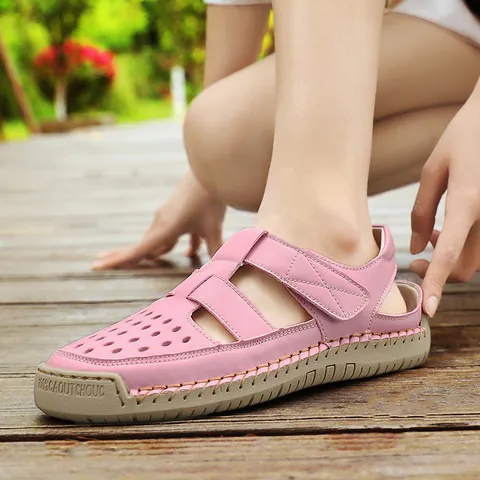 Women Fashion Hollow Out Breathable Clogs Flat Heel Contrast Color Microfiber Beach Sandals Casual Non-Slip Rubber Sole Summer Walking Shoes