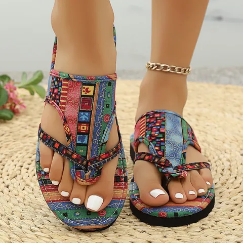 Damen 2025 Sommer Neue Römische Flache Zehentrenner Ethno Geometrischer Druck Tarnmuster Strand Sandalen Lässig Rutschfest Outdoor Slides