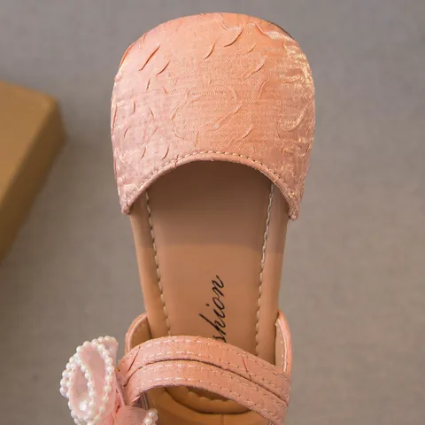 2025 New Girls Princess Closed Toe Sandals Fashion Artificial Pearl Flower PU Leather Elegant Performance Dress Shoes For Kids