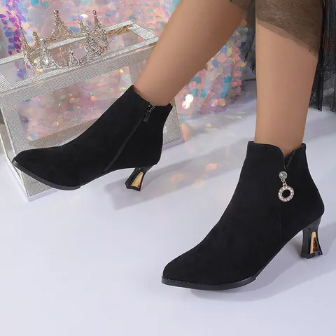 Damen Spitze Zehen Wildleder Stiletto Mittlerer Absatz Ankle Boots Seiten Reißverschluss Strass Akzent Elegant Party Stiefel