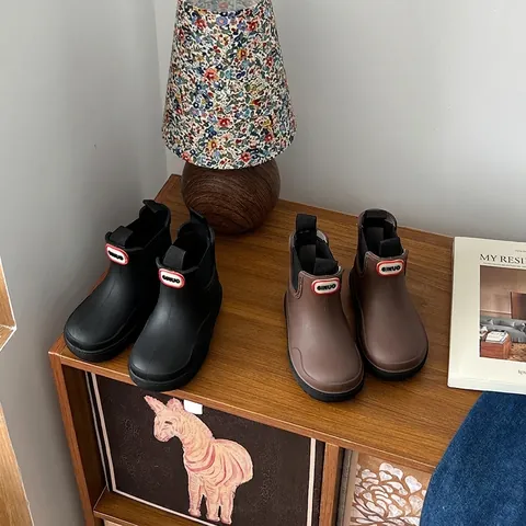 Kinder Martin Gummistiefel Wasserdicht Chelsea Stil TPR Material Rutschfest Kleinkind Regenschuhe Für Jungen Mädchen
