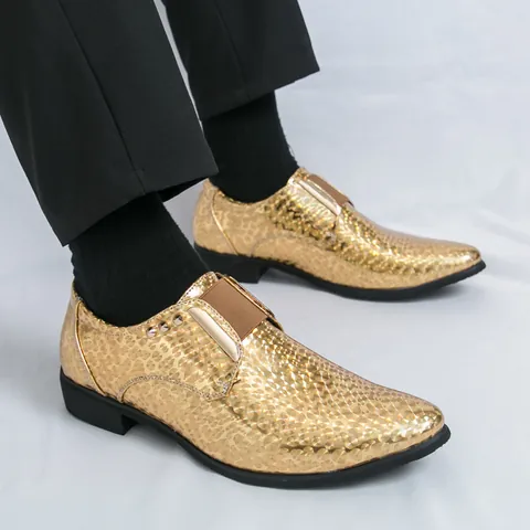 Chaussures en Cuir Hommes Style Britannique Bout Pointu Business Cuir PU Verni Gaufré Écailles Mocassins à Enfiler Soirée