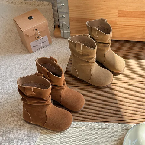 Bottines Plissées pour Filles Style Occidental Vintage Maillard Bottes Courtes pour Enfants Automne Hiver Chaud Doublé de Velours Cuir Synthétique
