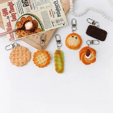 Simulation Cookie Biscuit Keychain Cute Creative Food Shaped Resin Bag Pendant Handmade Dessert Charm Keyring Gift Accessories