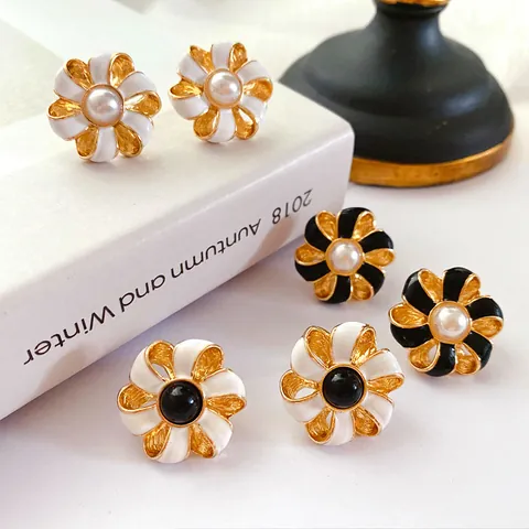 Pendientes de Botón de Flor de Esmalte Barroco para Mujer Poste de Plata de Ley 925 Estilo Vintage Francés Perla Artificial