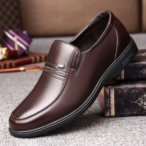 Chaussures Décontractées en Cuir pour Hommes Semelle Souple Loafers Slip-on Respirantes Antidérapantes Chaussures de Marche pour Père Mode Automne