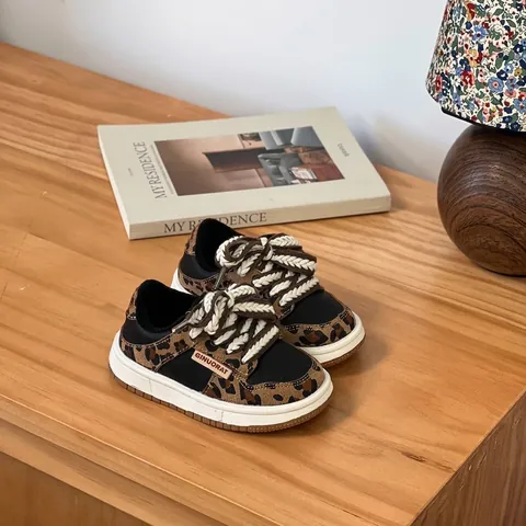 Baskets pour Enfants Imprimé Léopard en Cuir Microfibre Automne Hiver Doublure Peluche Chaussures Décontractées pour Garçons et Filles