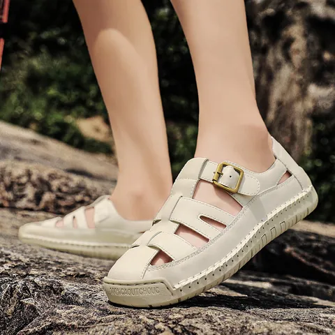 Sandalias Planas de Estilo Romano para Mujer Verano Huecas de Cuero de Microfibra Zapatos de Playa con Hebilla de Metal Suela de Goma