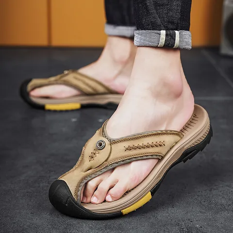 Tongs pour Hommes Faites à la Main en Cuir de Vachette de Première Couche Été Décontracté Protection des Orteils Semelle en Caoutchouc Antidérapante Sandales de Plage Chaussures pour Hommes