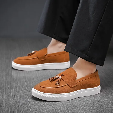 Mocassini da Uomo in Pelle Scamosciata con Nappine Eleganti Design Slip On Scarpe Suola in Gomma Durevole Stile Business Casual